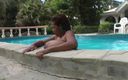 XX-Cel: Zenci iri güzel kadın Vanessa Del havuzda zıplarken büyük göğüslerini...