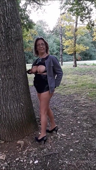 Noemie Sunday Stroll