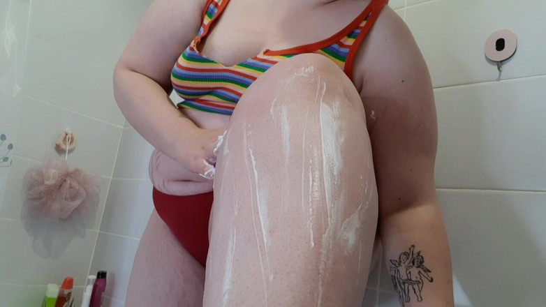 AssGives: Golenie w łazience