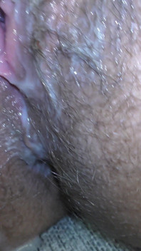 POV : énorme et gros creampie par mon mari cocu après que je me caresse la chatte - Mari laiteux