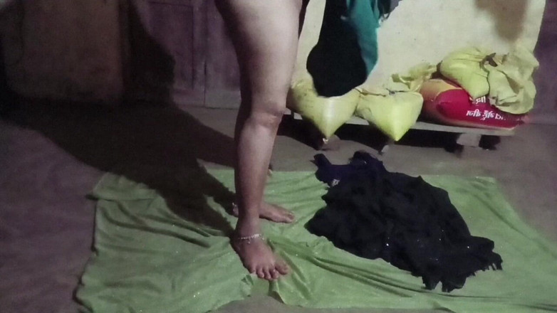 Desi_bhabhi121: Forplay memek bugil wanita bagian 2