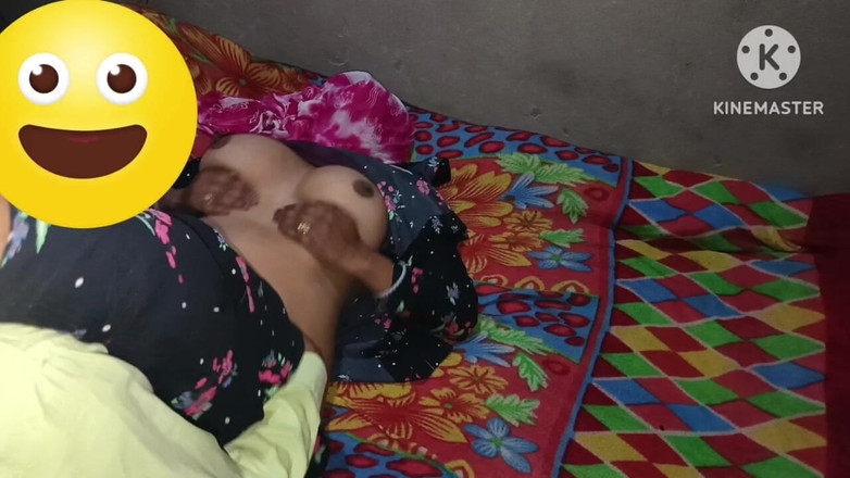 Savita5343: 印度巴胡在她紧致的阴户里被老萨苏尔吉在白天性交。印地语音频