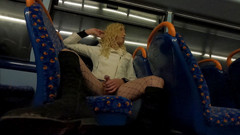 The Midnight Minx: Crossdresser stříká v autobuse
