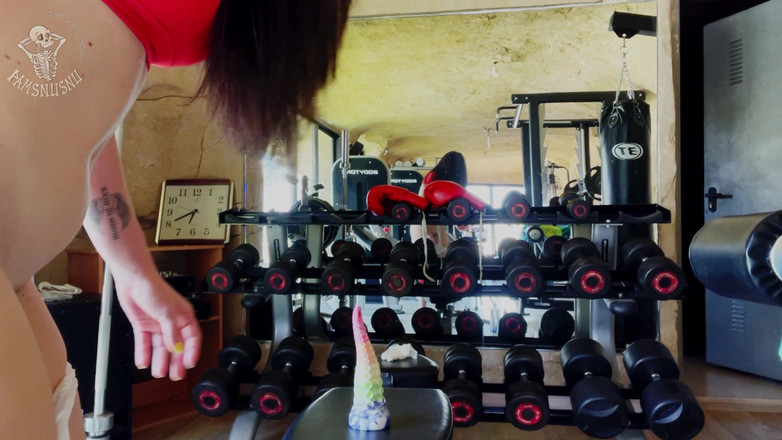 Pamsnusnu: Estirando mi culo un poco con un dragón malo