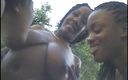 A Lesbian World: Splendidi ragazzi neri si scopano a vicenda con dildo all&amp;#039;aperto