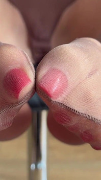 Myšlenky na Hnědé punčochy a spodní prádlo footjob?