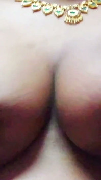 哥把她的继兄叫到她家
