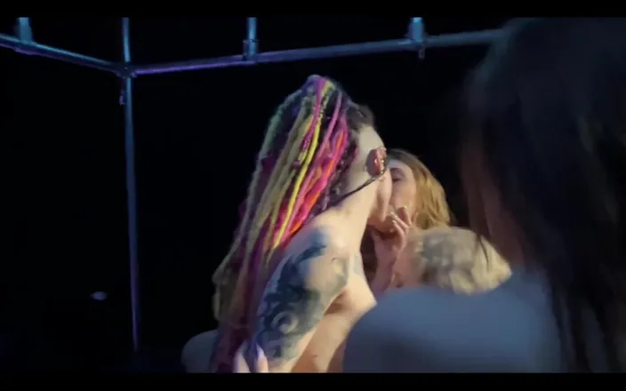 EdgesOfReality: Girls Squirting on Girls