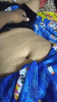 ป้าเลี้ยงหน้าอกใหญ่ถอดผ้าซารีโชว์หี