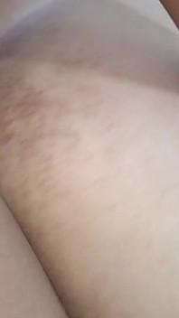 我的继母有一个大屁股，我操她成熟的阴户