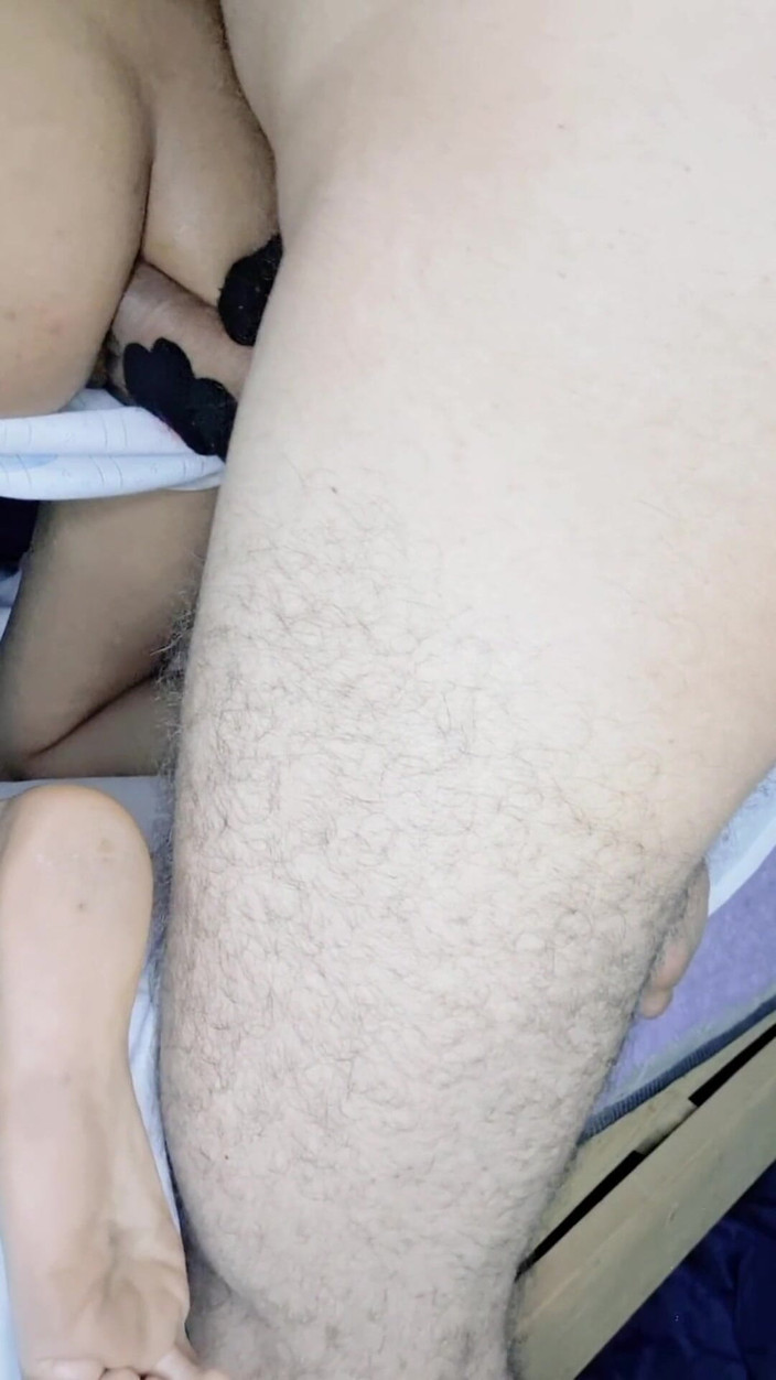 MynameisJuly: Dubur dara sebenar menerima zakar besar dalam lubang rahsianya