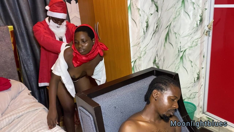 Moonlight blues: Figliastra subdida scopa grande cazzo nero a babbo natale come...