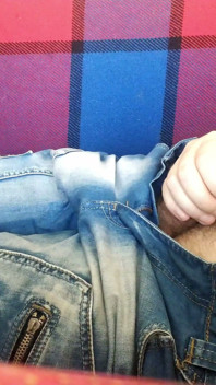 După ploaie - Solo lent se masturbează pe canapeaua verandă