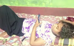 Tidak ada orang di rumah, semua orang berjalan-jalan, jadi pacarku meneleponku.