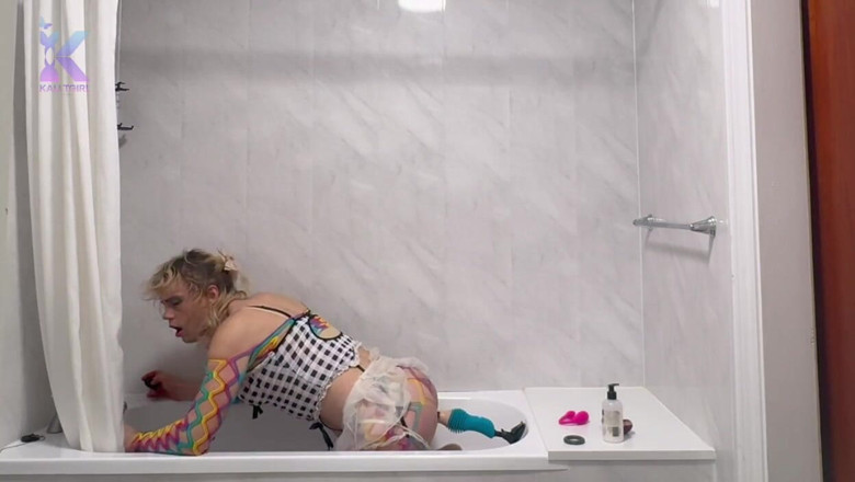 Kali TGirl: Kalitgirl Uses Fuck Machine
