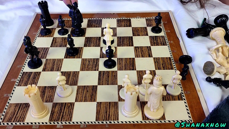 Shanaxnow: 입에 정액 퀸 체스 게임