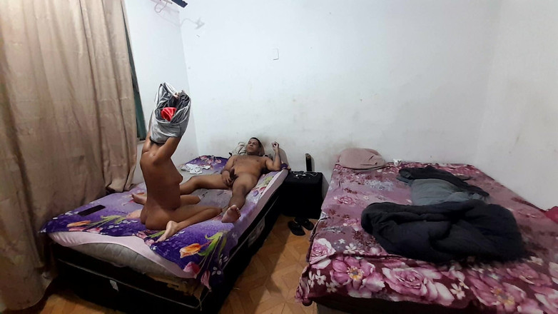 Bebes vagabundas: Futai în fața surorii vitregânde
