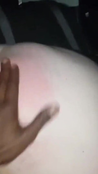 YoungEnglishBBW bbc Nata4sex schiaffeggia il culo, mi fa un ditalino nella figa chinata
