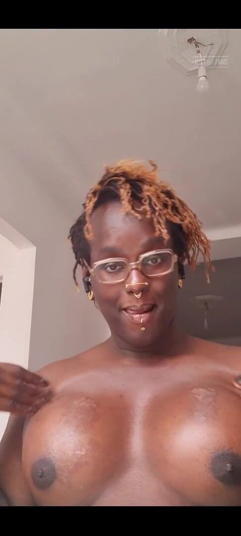 Imana Trans: Play with My New Tits