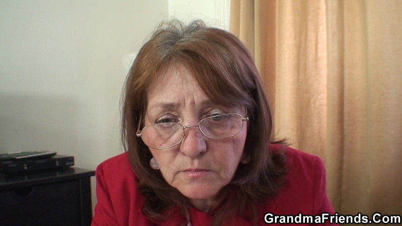 Granny Sluts: Kalung untuk wanita HR