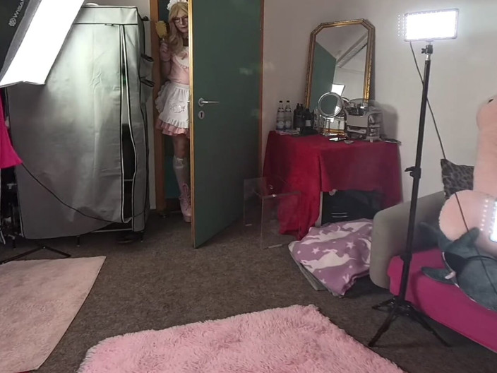 Sissy Adventures VR: Chantal pembantu banci pribadimu - bagian 1