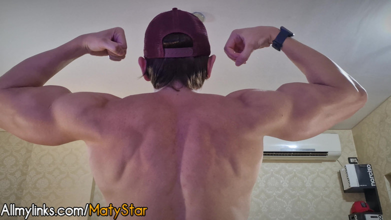 Matias Sprouse: Показываю свои бицепсы!