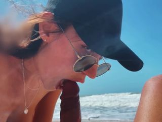 SexTravelers: Me- gadis remaja di pantai nudist liar mengocok, mengisap kontol,...