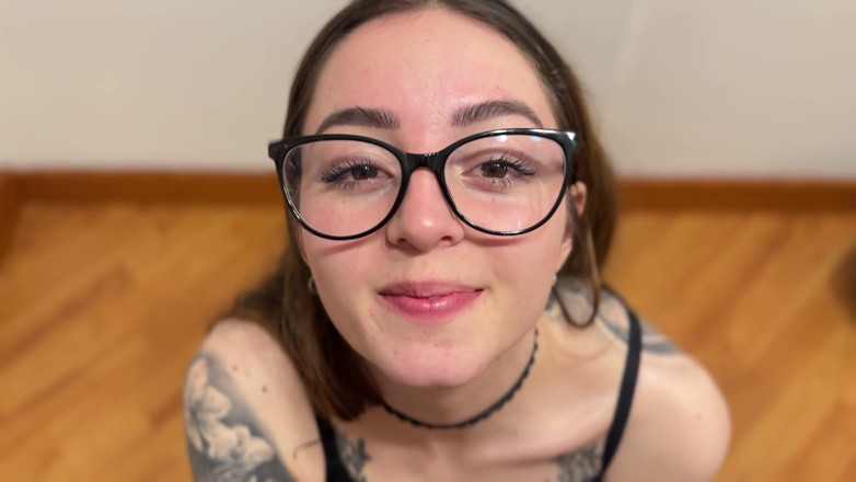Alicia Hall: Éjaculation sur la langue et avalage