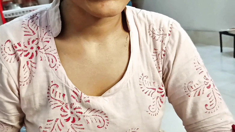 Riya_Moni077: Meine süße stiefschwester lutschte den schwanz ihres stiefbruers