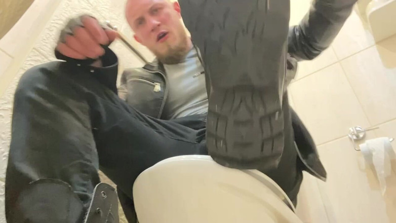 Hunky time: Vernedering van een flikker (op verzoek)