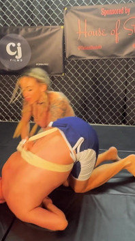Mixed Wrestling Atomic Wedgie Dominace: Mars Solo & Island Boy tváří v tvář na smíšený zápas, ale Mars rychle objeví