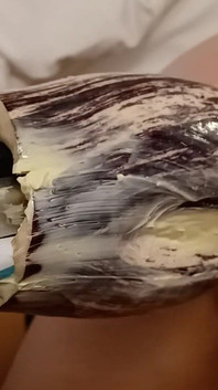 Glückliche aubergine