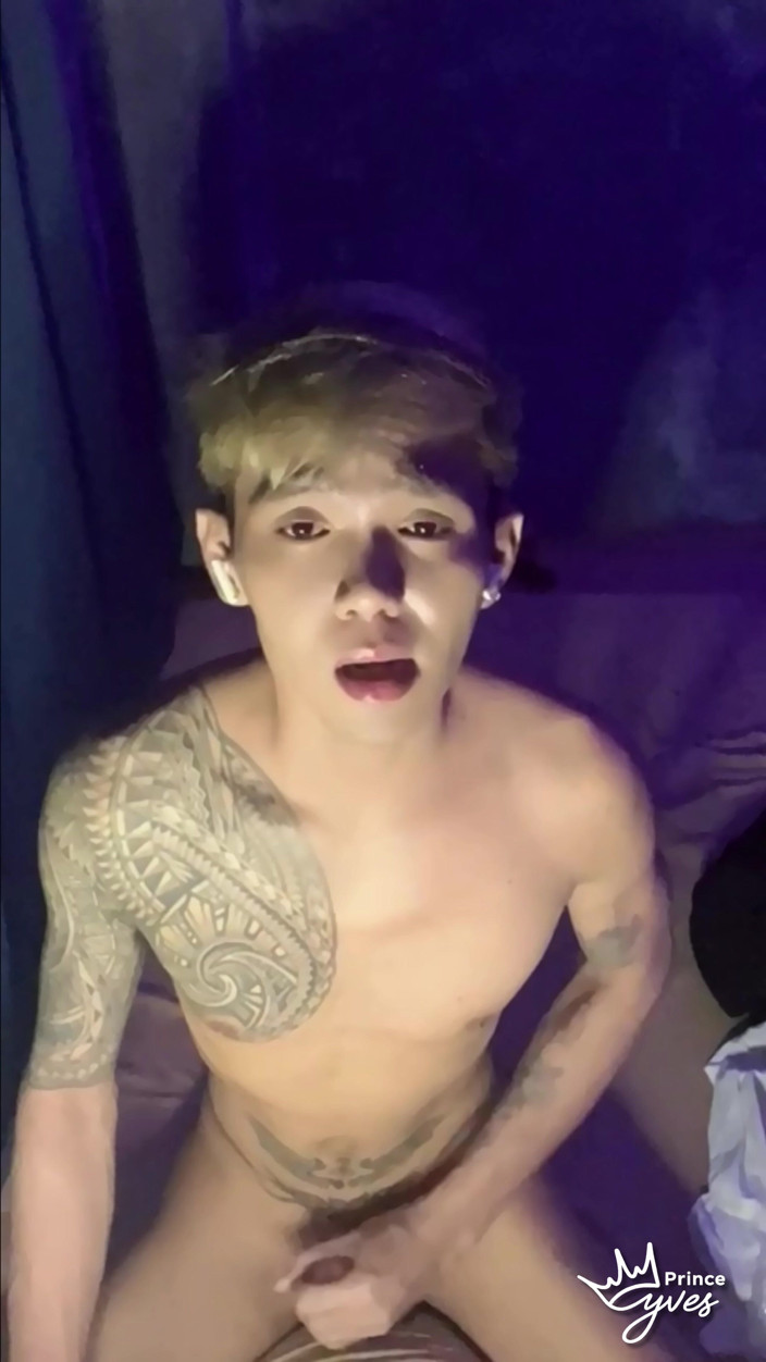 Prince-Yves: Filipina tatuada tesuda gêmea provocando e se masturbando até gozar