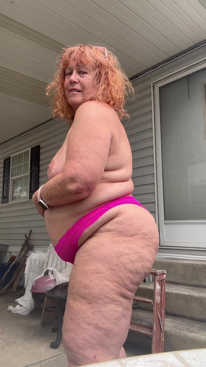 Big Ass 4 U: Outside Tease