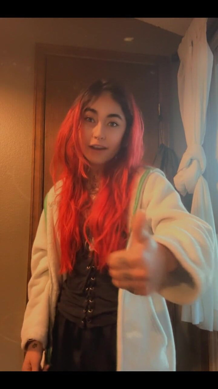 lilRavenFox: 彼女はまあまあの状態ですが、獣医の予約を早めに早めなければなりません