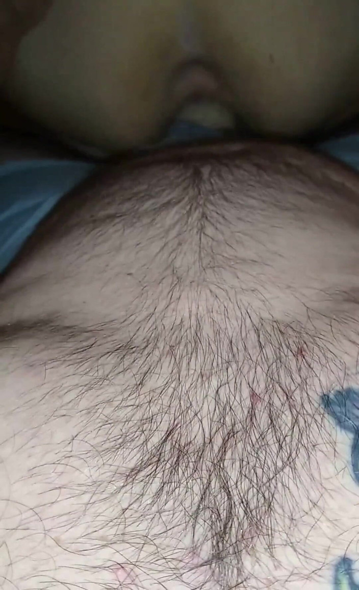 Pussy hound: サイズクイーンは素晴らしいお尻を持ち、巨大なペニスを硬く受け入れます