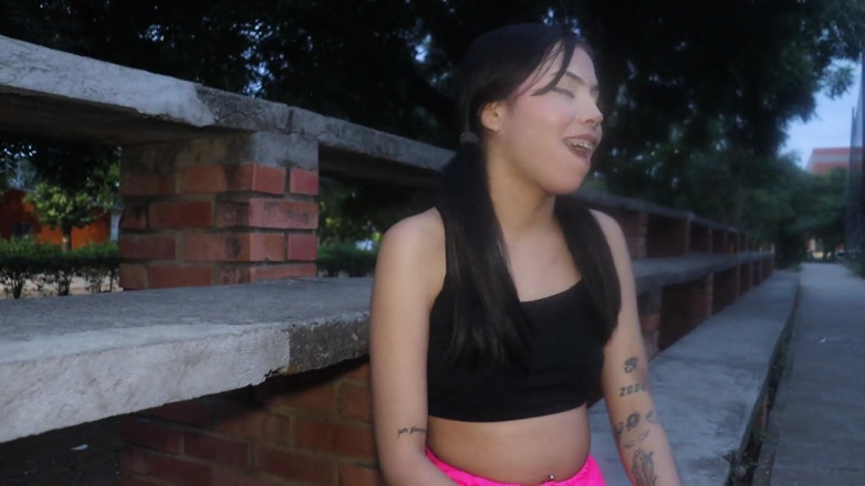 Vanessacoxxx: I Went Jogging and Found a Beautiful Slim Girl with...