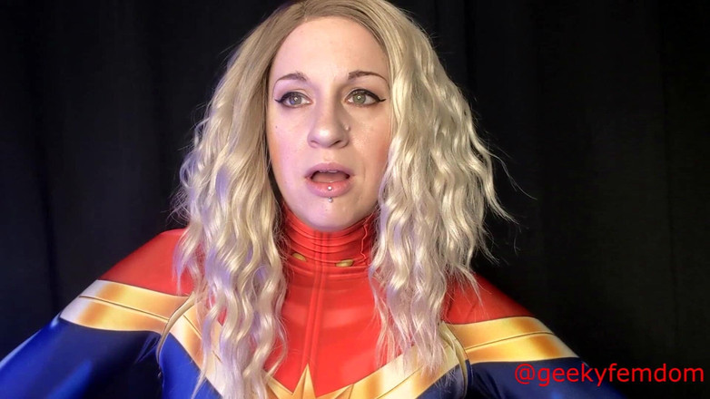 Geeky Femdom: キャプテン・マーベルがバッキーを性的に支配する