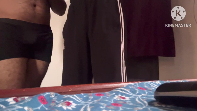 Desi__Panda: Indický gay barber poprvé drží mého velkého monstrózního ptáka