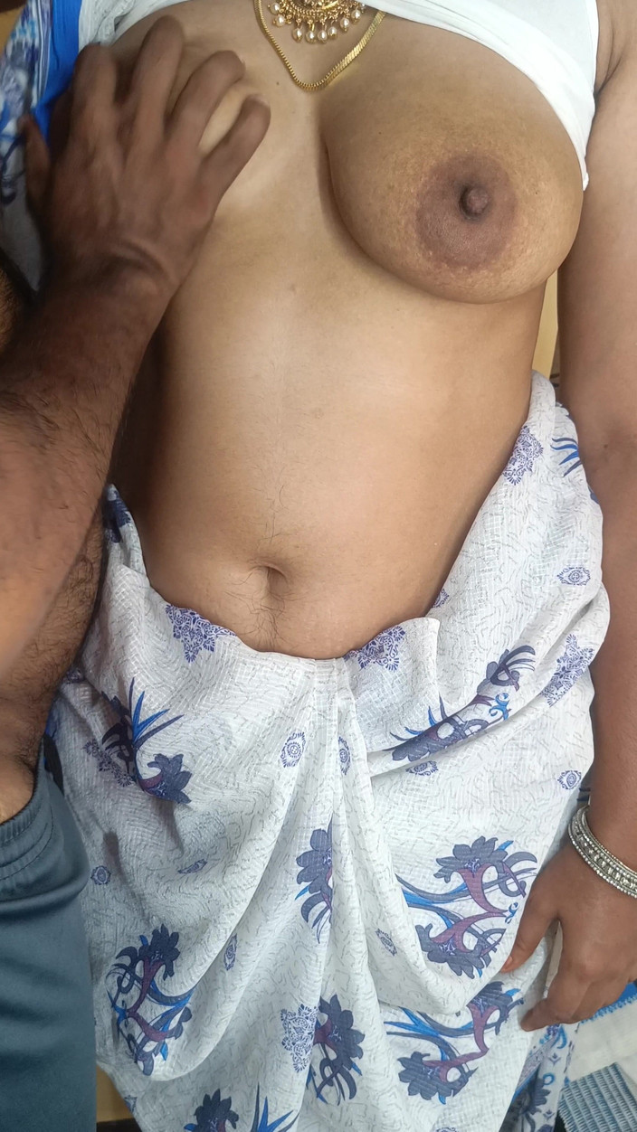 Pushpa studio: घर की पत्नी हॉट चुदाई रोमांस का मजा ले रही है