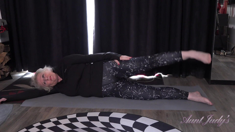 Aunt Judy's: Auntjudys - Trainiert mit der vollbusigen britischen GILF frau claire