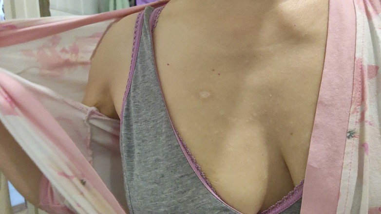 Risky Hairy Couple: Flexão dos músculos da mulher grande