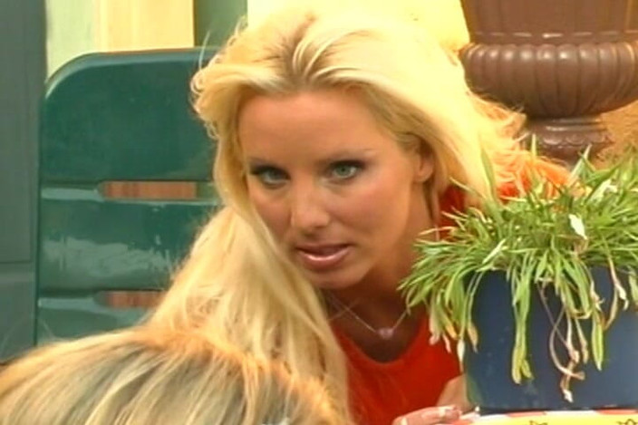 THAGSON RETRO: Âm hộ của cô bé tóc vàng nuốt chửng và...