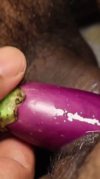 ฉันเย็ดน้องสาวไม่แท้ของฉันด้วยควยและ brinjal มันสนุกมาก