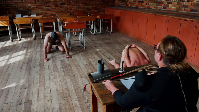 Mistress April: Bà chủ Dominatrix April - Học viện đào tạo nô lệ