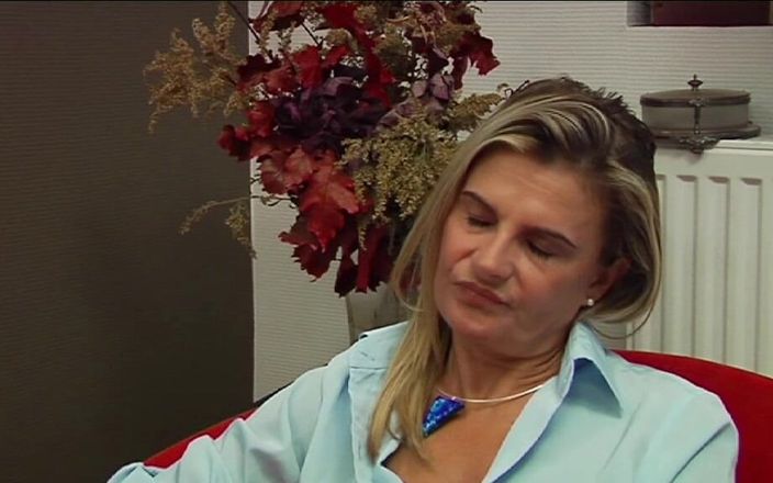 Monde Francais: Sürtük Fransız orta yaşlı seksi kadın büyük yüze boşalmadan önce iki...