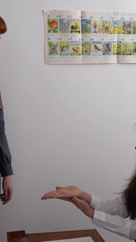 L’esclave Mila a tellement peur qu’elle se mouille