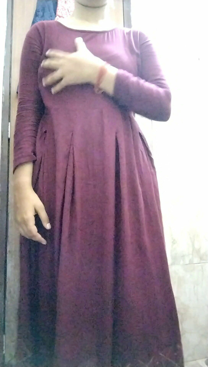 Riyathakur: 新婚年轻哥在浴室里手淫