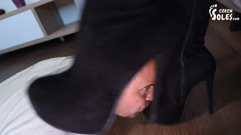 Czech Soles - foot fetish content: Nô lệ ủng thống trị, findom và vòm tôn thờ