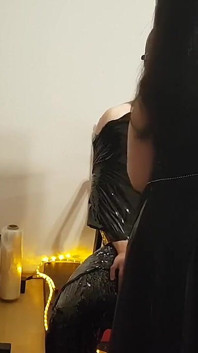 Foil bondage otrok část 2 - přilnající film mumifikovaná a ohraná na šílenství